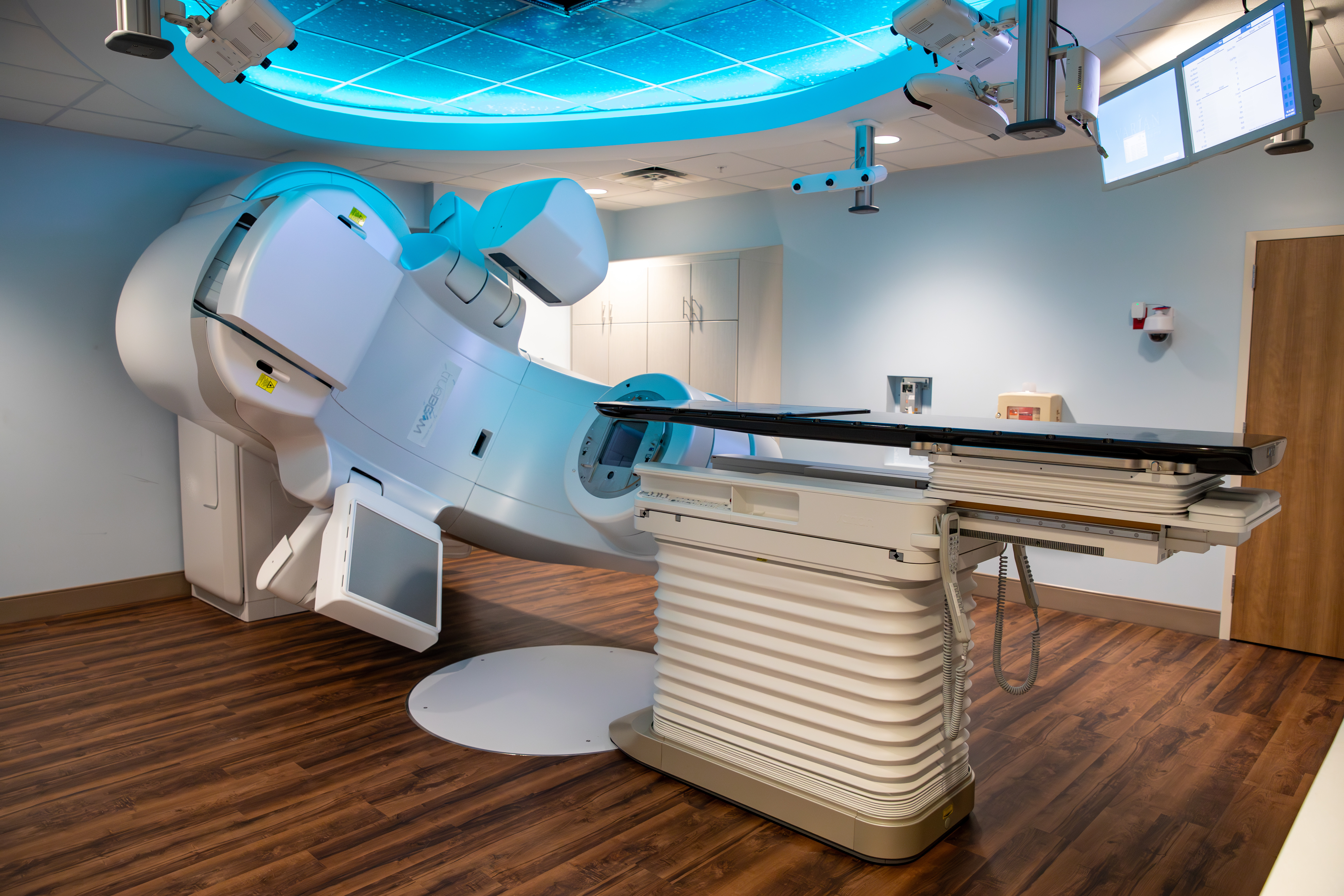 truebeam system in the tgh proton therapy room at the tgh cancer institute's brandon location