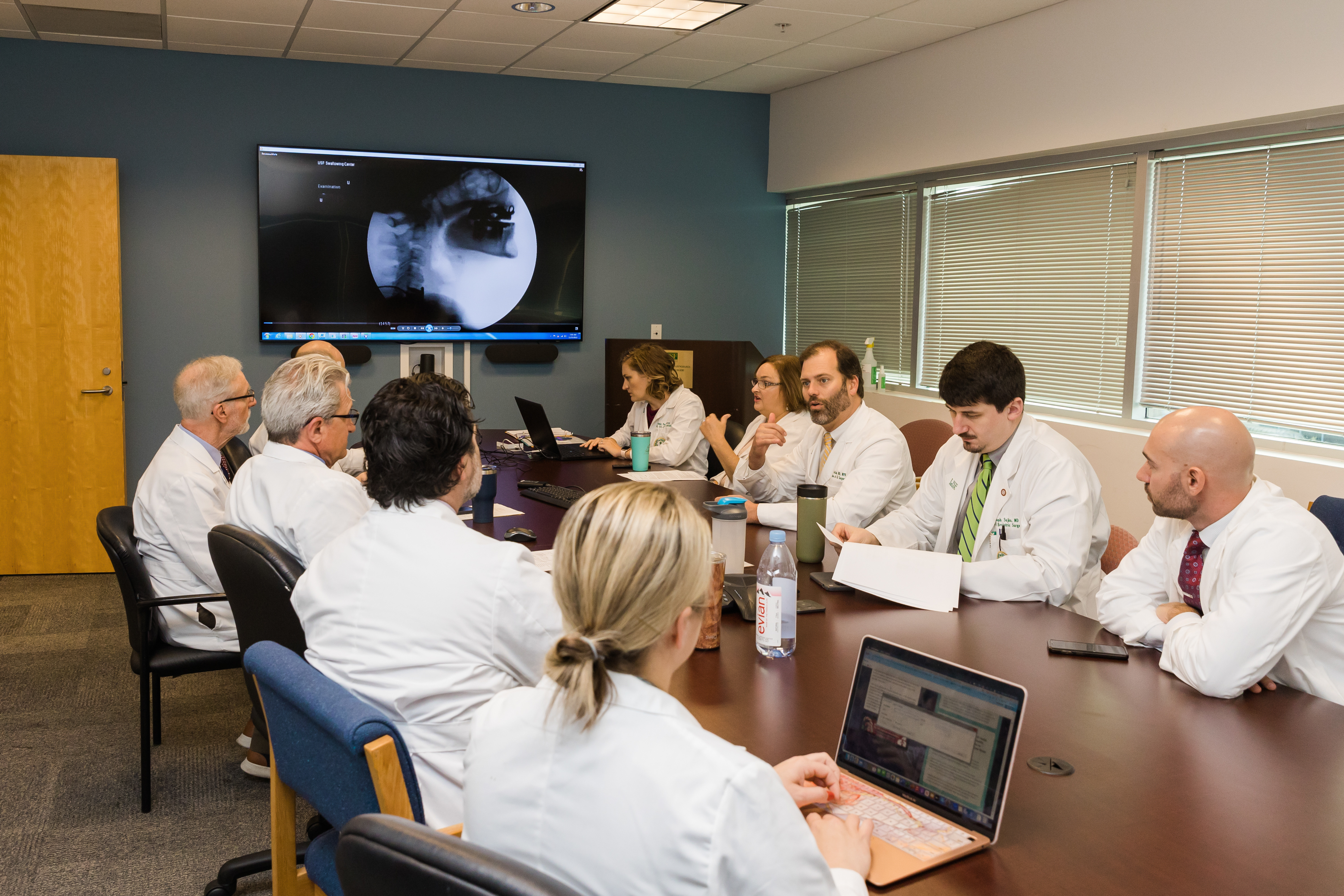 tgh digestive diseases insititute team of physicians meet in conference room and view images on screen