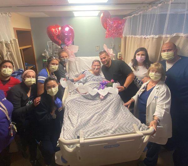 Wedding in the ICU helped by nurses.