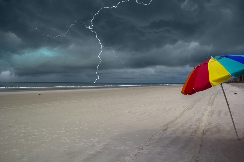 lightning_on_beach