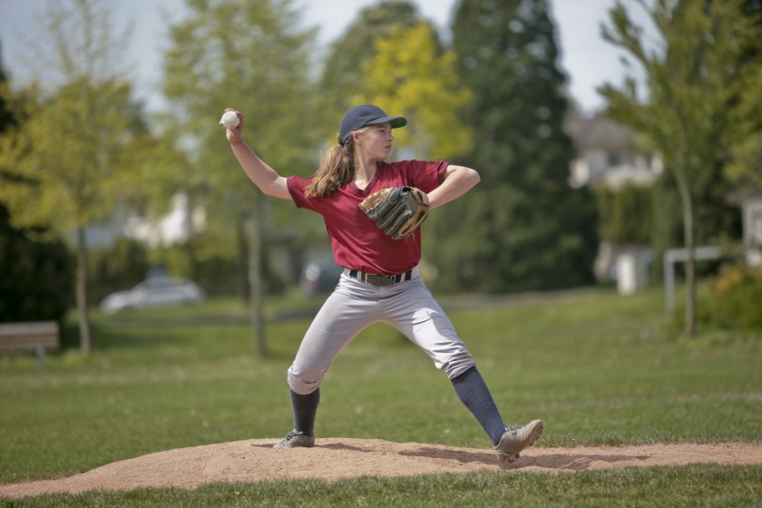 softball_girl_pitching