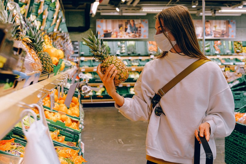 woman-wearing-mask-in-supermarket-3962286