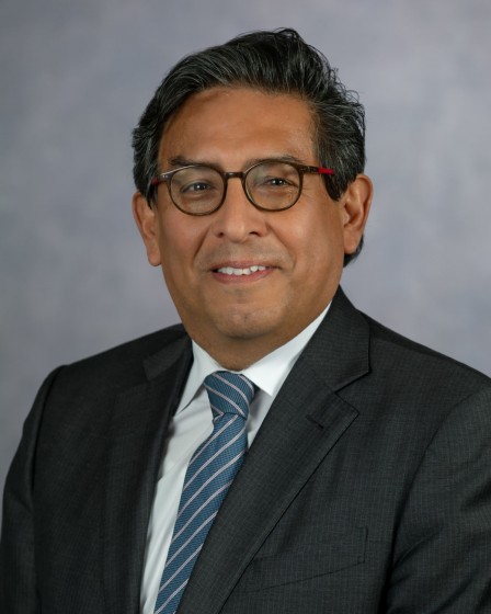 eduardo sotomayor md headshot in professional attire